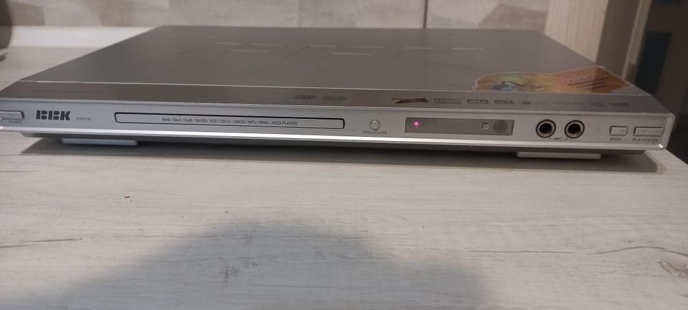 DVD плеєр,тюнер.