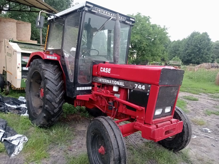 Case international 744