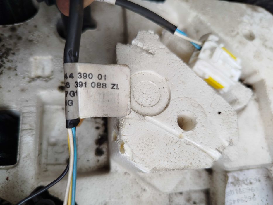 Підрульовий перемикач управління магнітолою 96391088ZL Peugeot 607