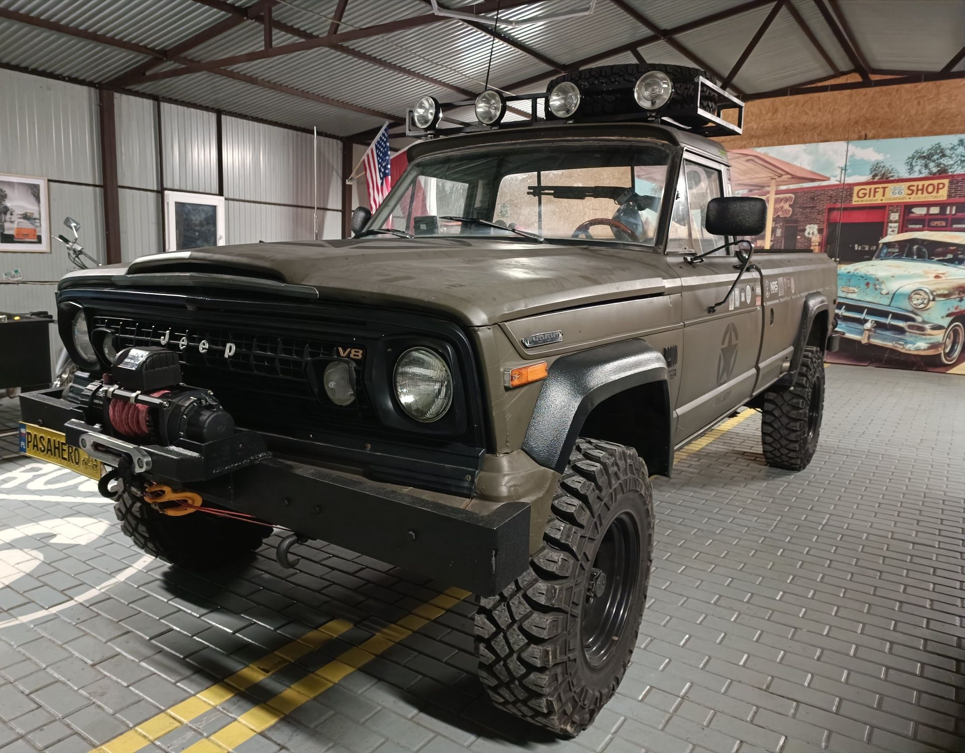Jeep J4000 Gladiator 5.9 4x4 Pickup