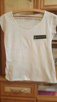 Biały t-shirt z ozdobną kieszonką w rozmiarze S/36
