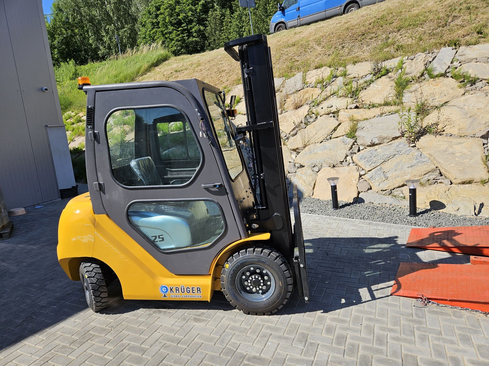 Wózek Widłowy 2,5 T KRÜGER ® PC-25,Maszt 4.5m lub 5,5m Triplex, Diesel