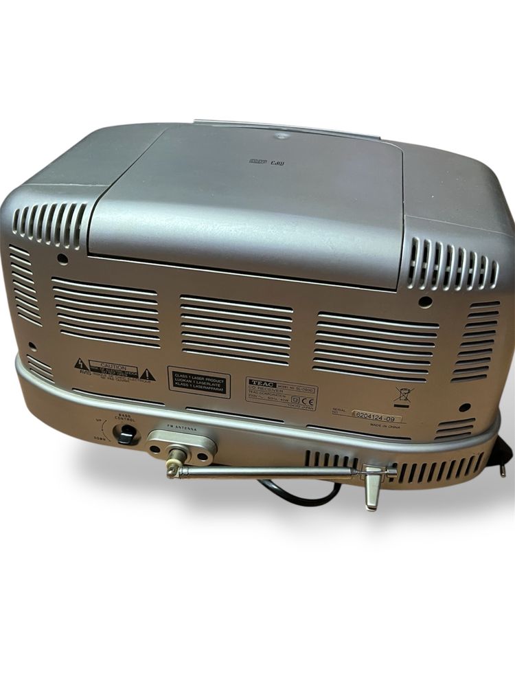 MP3/CD-програвач Teac SL-D900 з підтримкою флеш-накопичувачів Радіо