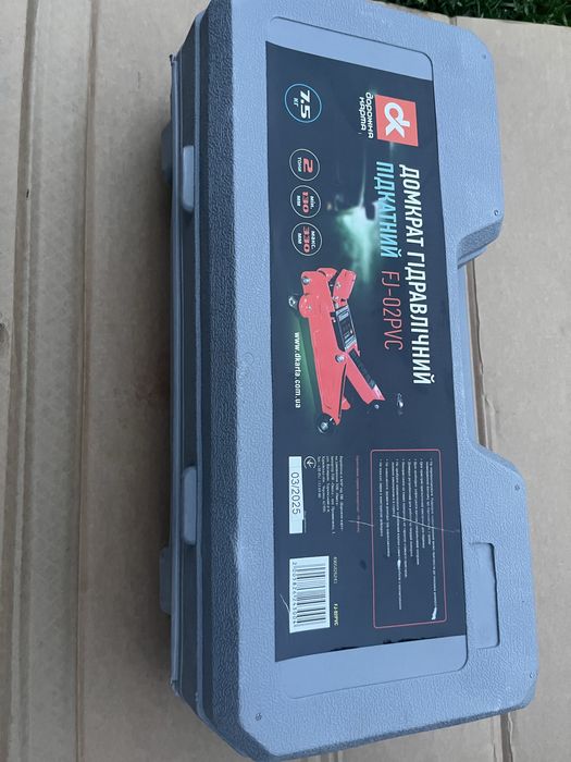 Домкрат підкотний DK 2т