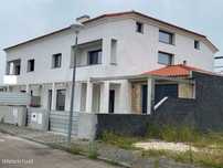Moradia Geminada T4