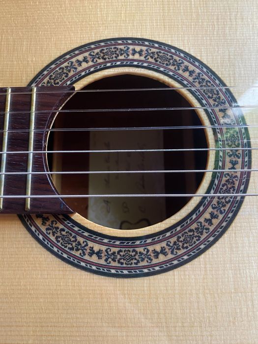 Guitarra clássica APC ANTÓNIO CARVALHOcompletament nova ofereço estojo