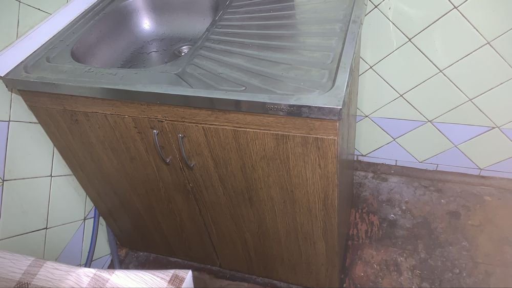 Срочно продам тумбу с мойкой
