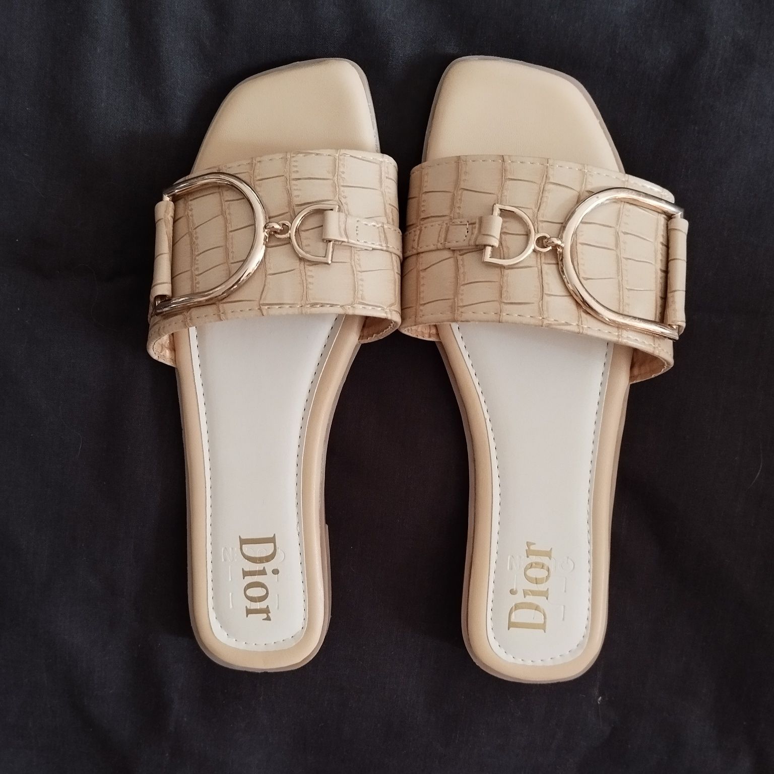 Елегантні модні шльопанці Dior