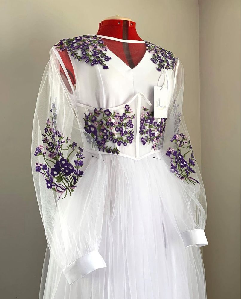 Весільна/випускна сукня з вишивкою