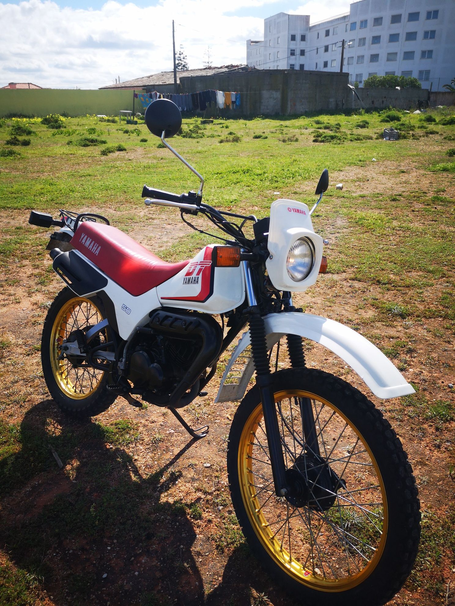 Vendo ou troco por vespa