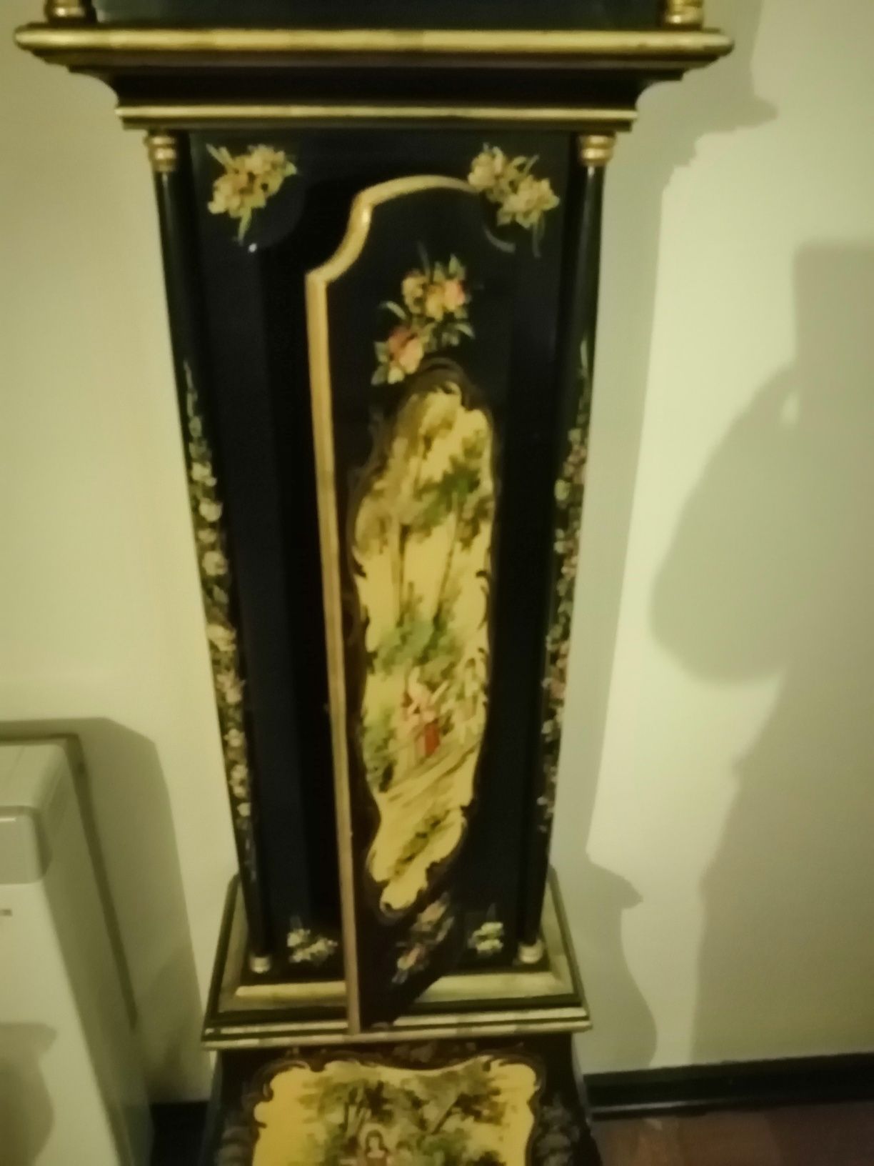 Relógio de pé antigo