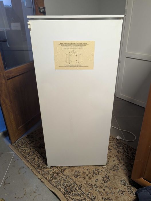 Холодильник Electrolux під вмонтування