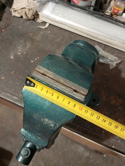 Продам тиски поворотні