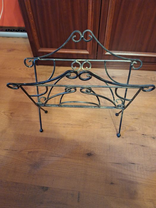 Gazetnik kuty. metalowy