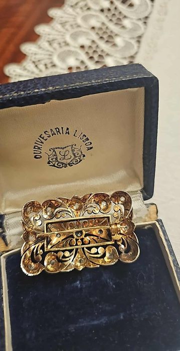 Pregadeira antiga em ouro e prata.