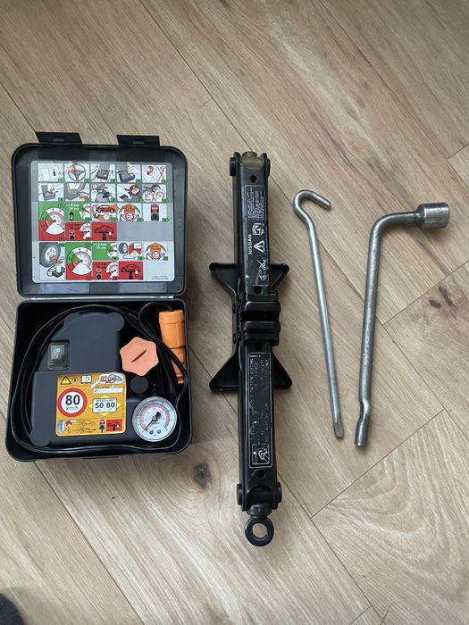 Nissan leaf Домкрат ключ вороток компресор нісан ліф