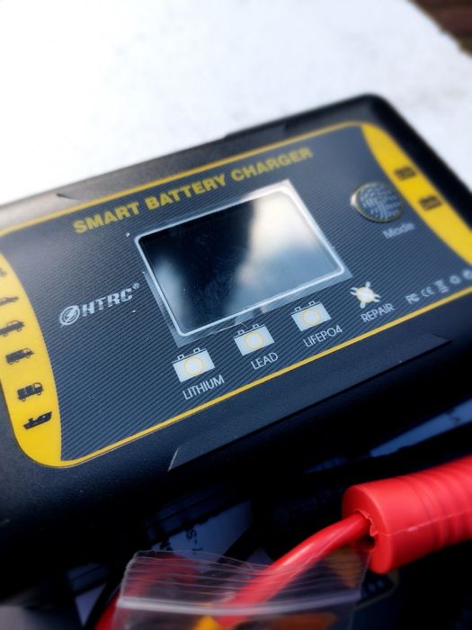 Зарядний пристрій 10А для всіх типів акумуляторів HTRC 12-24В (HTRC10)