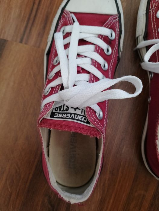 Converse bordowe