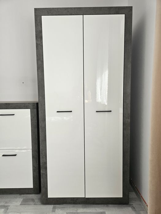 Nowa szafa szaro biała