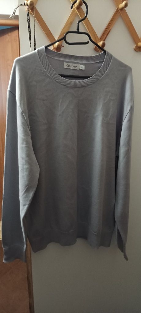 Orginalny nowy sweter
