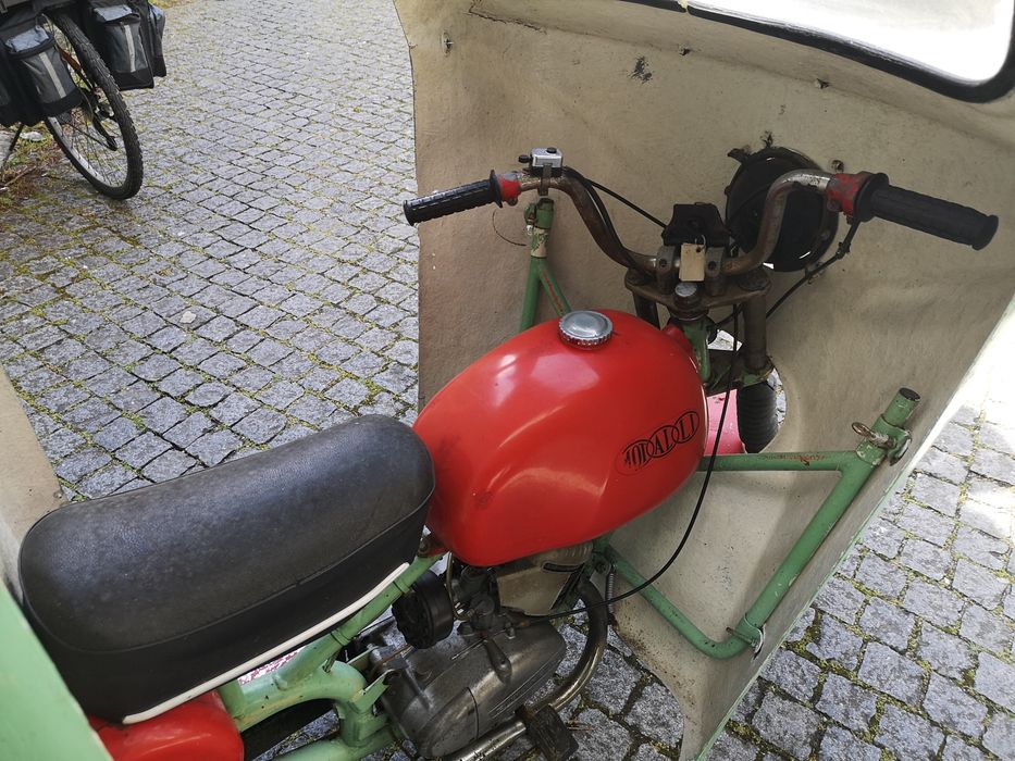 Conjunto 3 triciclos para restauro e várias peças extra