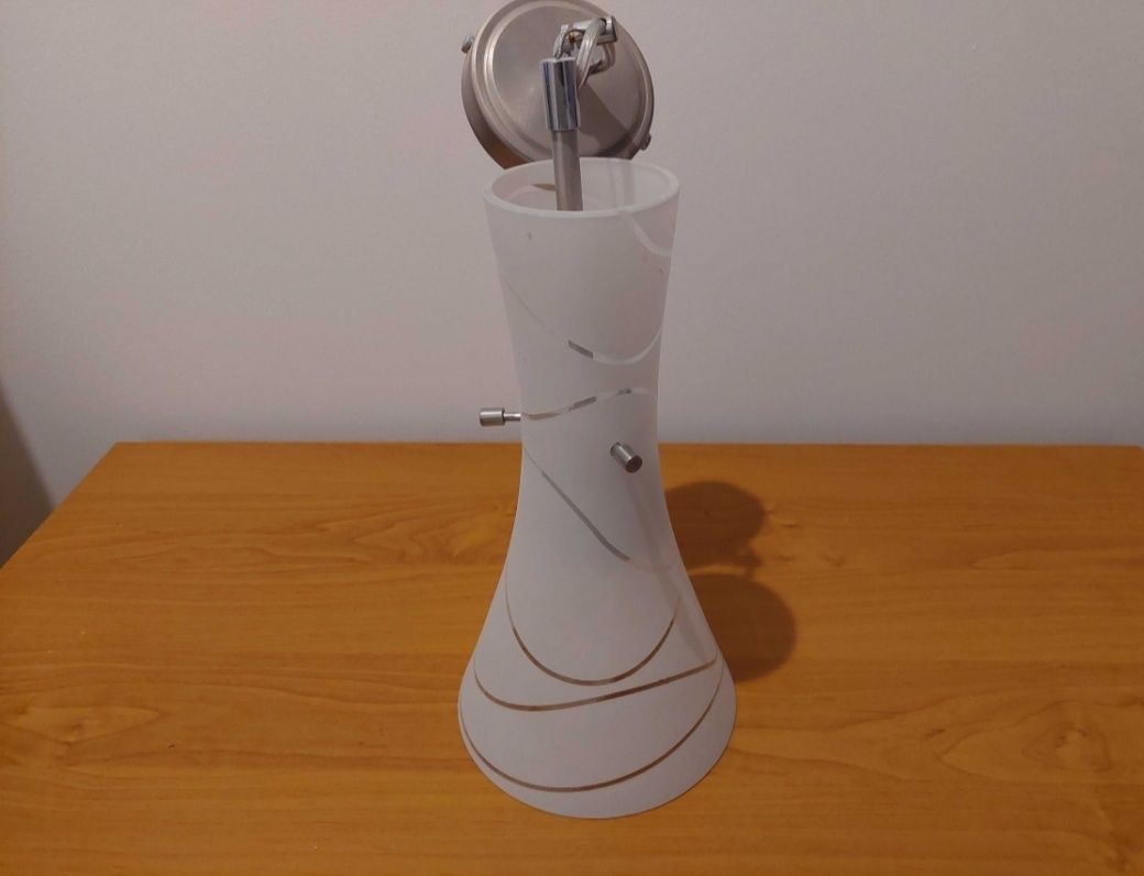 Lampa sufitowa pojedyńcza