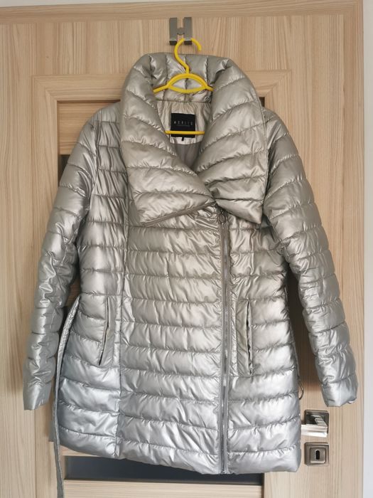 Piękna srebrna kurtka pikowana puchowa Mohito