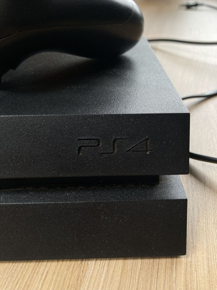 Ps4 slim 500GB z kontrolerem + wybrane gry