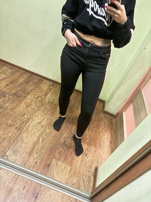 Spodnie woskowane, skórzane, skinny, czarne, rurki, Stradivarius, M