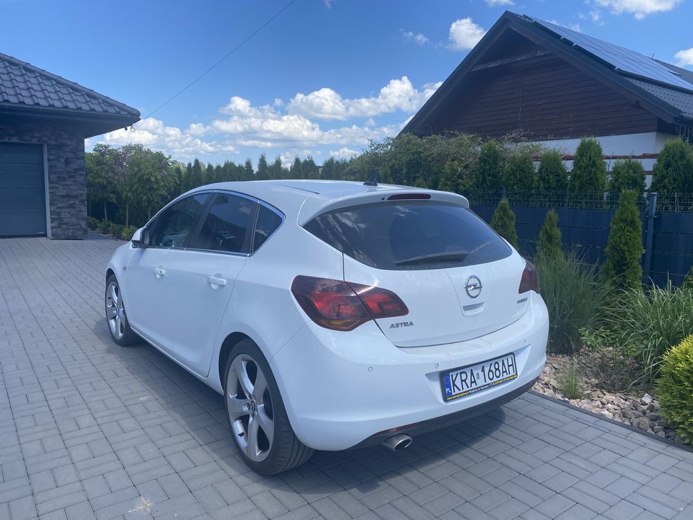 Opel astra 1.4 140 TURBO BENZYNA pakiet COSMO