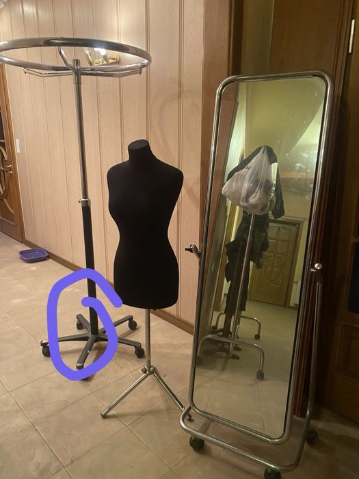 Вешалка для одежды Маникен.Зеркало!