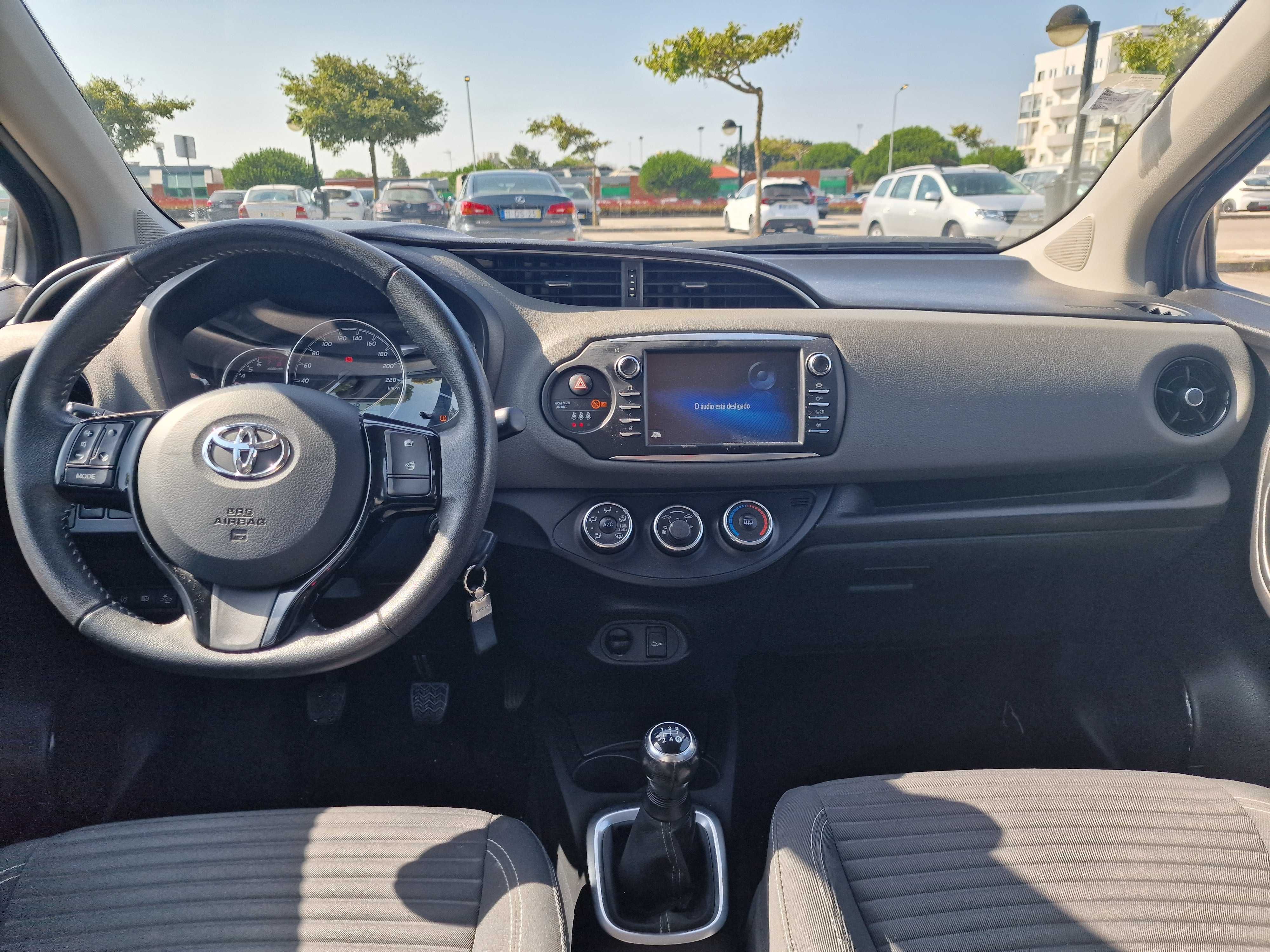 Toyota Yaris  1.0 Gasolina ano 2019, com 76.000 km reais