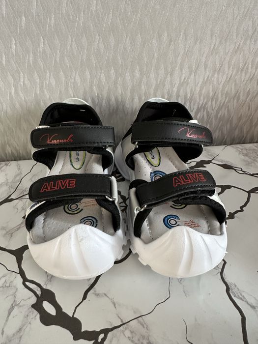 босоніжки дитячі 25 розмір нові