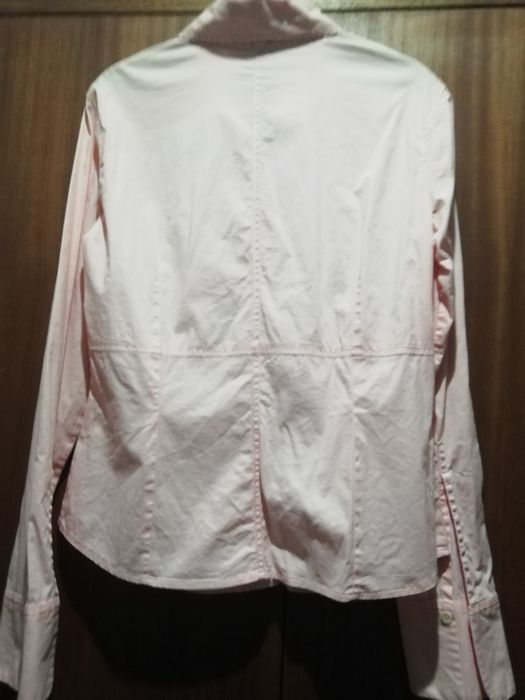 Camisa ESCADA SPORT
Cor : Salmão claro
Tamanho: 36

Muito bonita
Marca