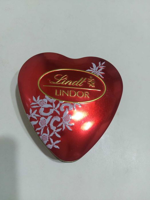 Коробочка металева подарункова