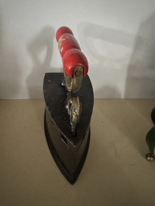 Ferro antigo a carvão