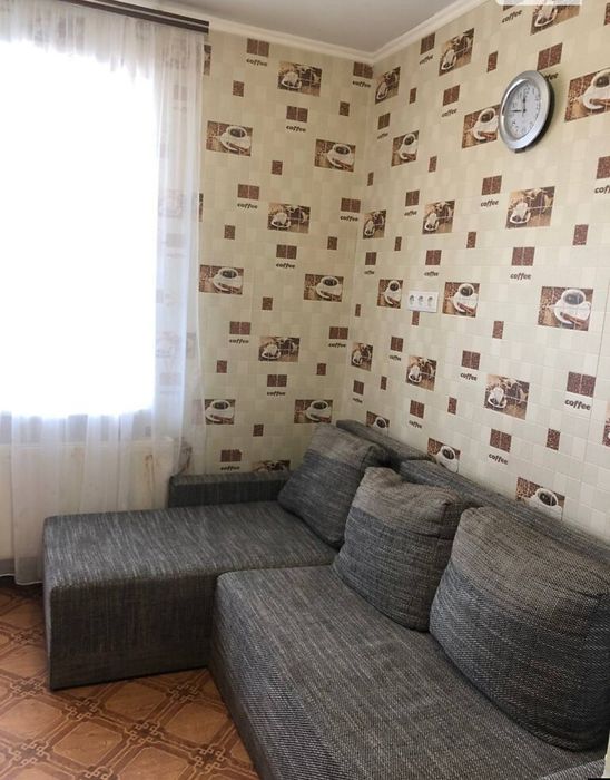 1к на Виставці поряд з парком