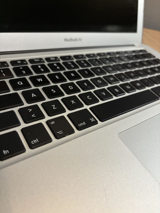 MacBook Air 13” (2017) – sprawny, ale bateria do wymiany