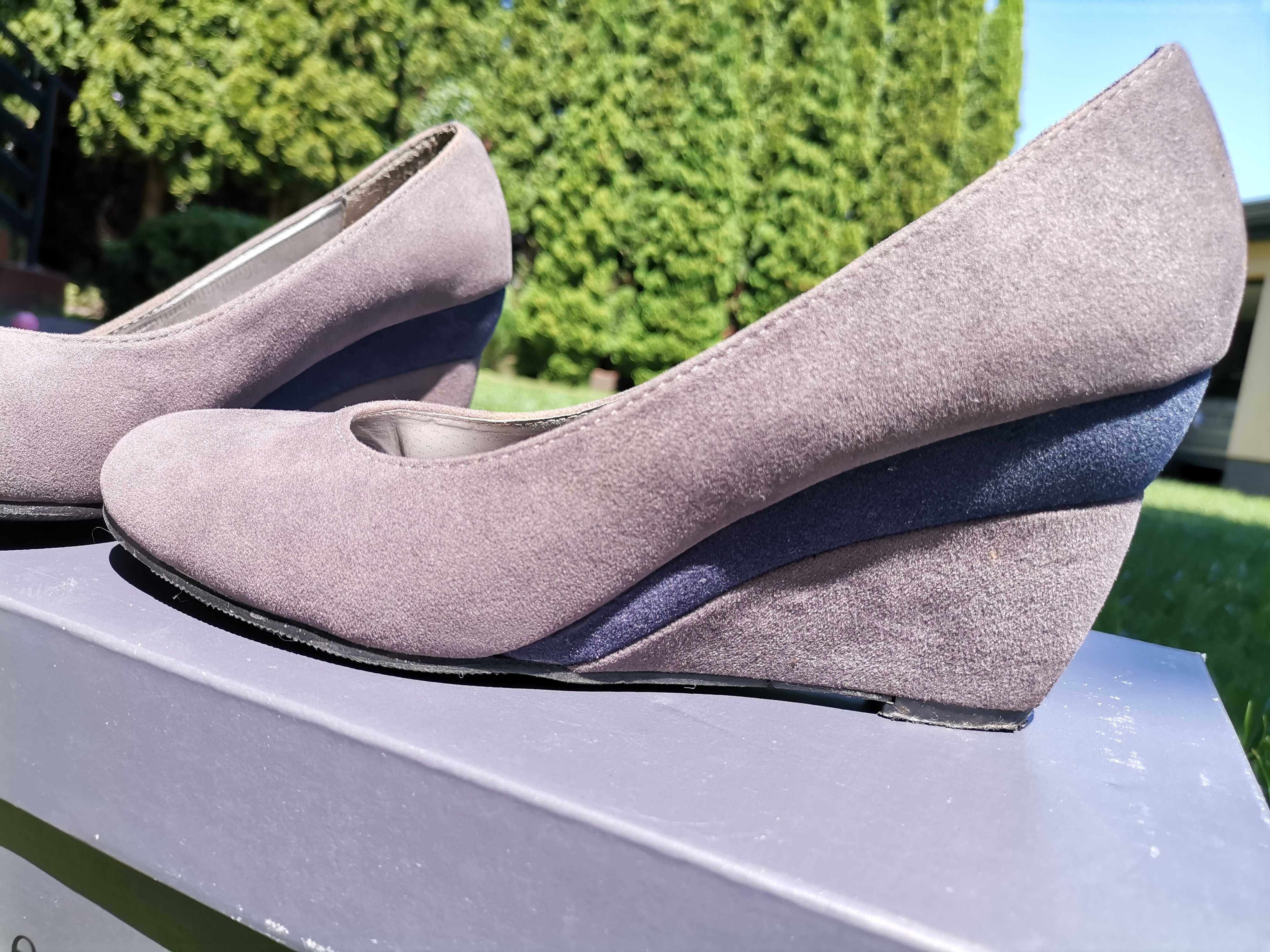 Buty na koturnie zamszowe szare r. 38