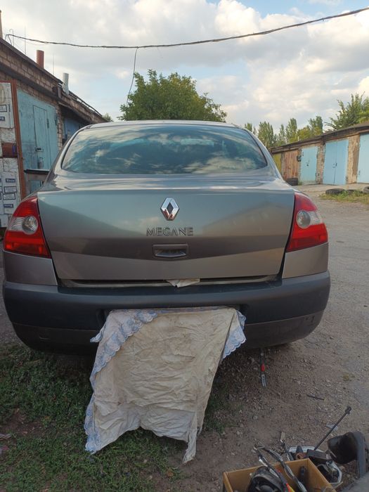 Продам бампер  задний  рено меган 2 седан