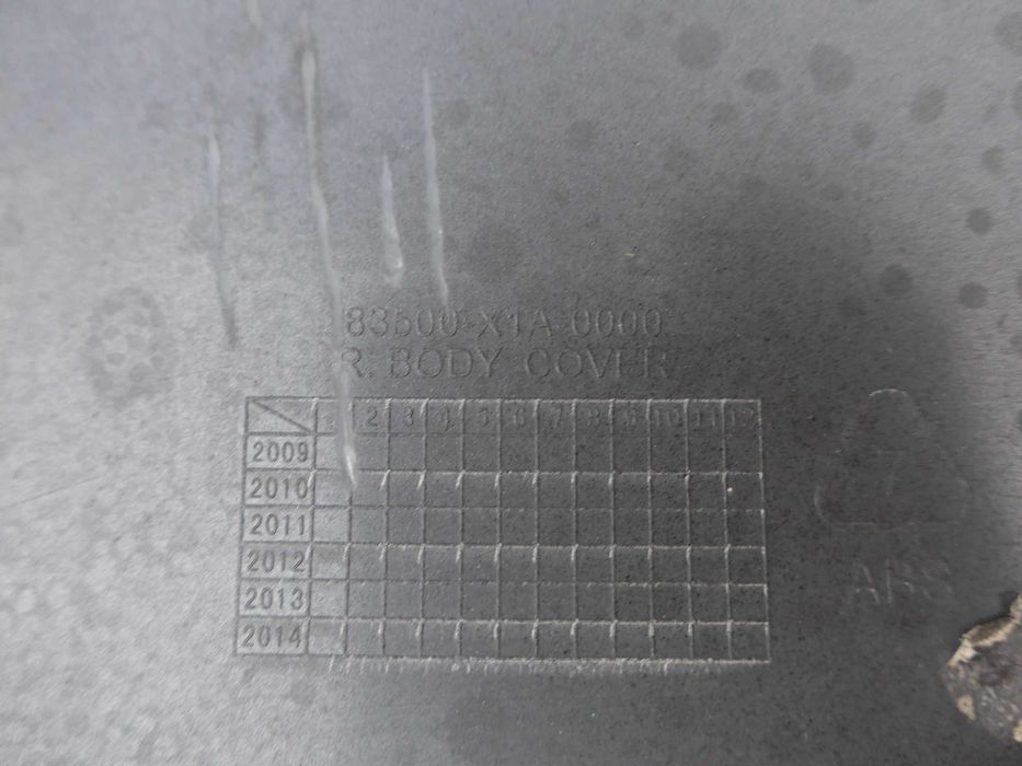 Sym Fiddle II '08-14r OWIEWKA prawy tył emblemat