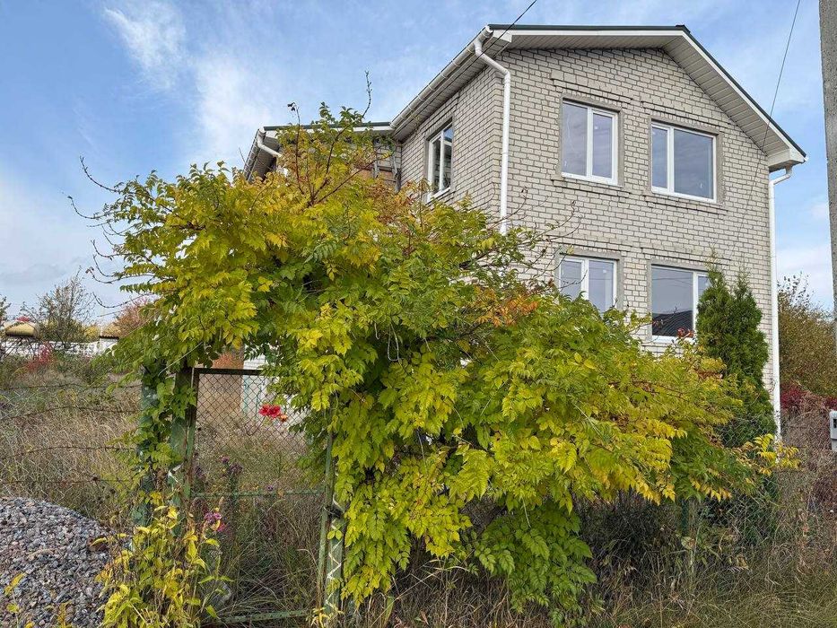 Продам дом в живописном районе - п. Рай-Еленовка в 10 км.от г.Харькова