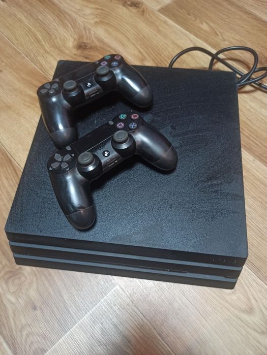 Продам PS4 1TB білий та чорний