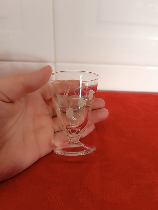 Copo Cristal Vintage. Com relevo. 7,5 cm
