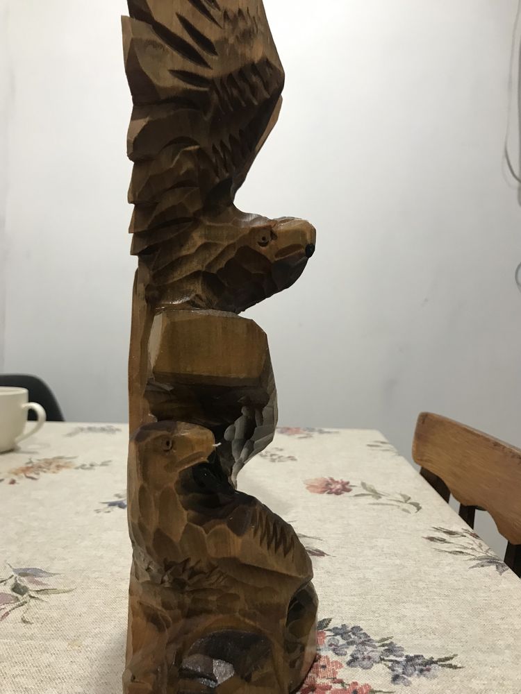 Статуетка ручной роботи в види двух арлов из дерева