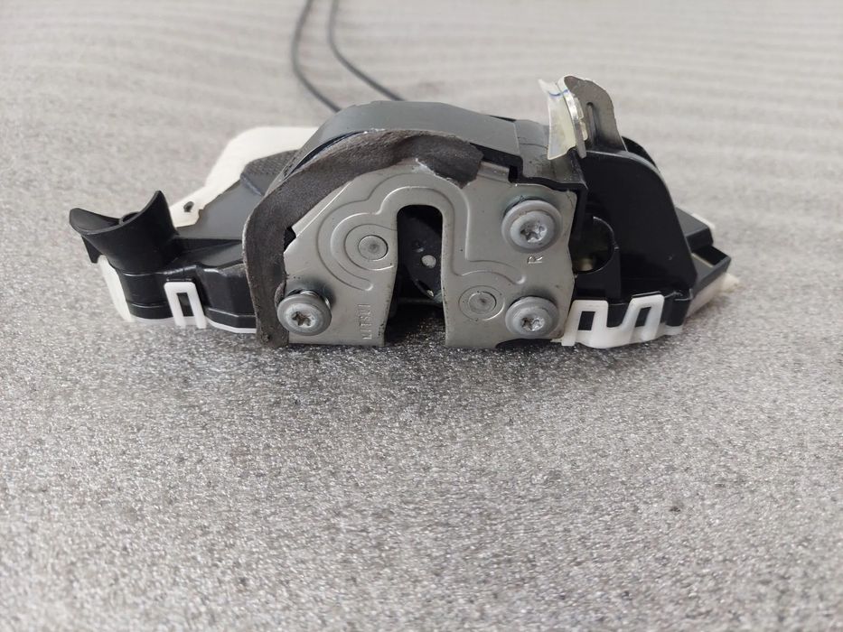 Fechadura / fecho porta frente direito TOYOTA Yaris (_P13_)