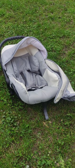 Wózek 3 w 1 z pompowanymi  skrętnymi kolami