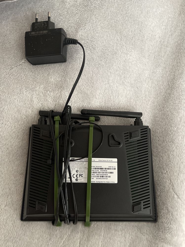 Router Asus RT-N12E siec wi fi w domu
