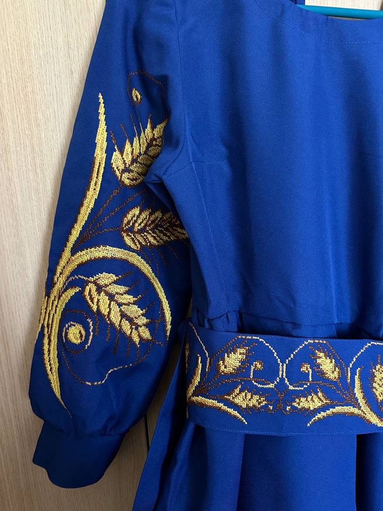 Вишивана сукня.