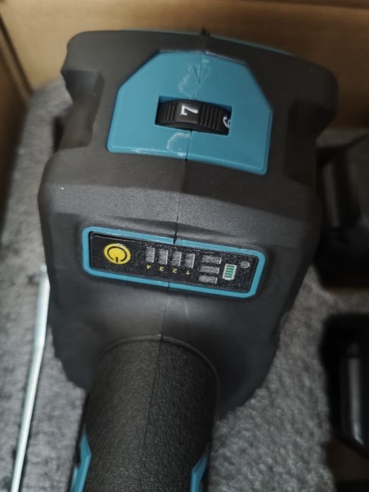 NOWA Szlifierka Gisam 7 biegów 125mm + 2x akumulator, ładowarka